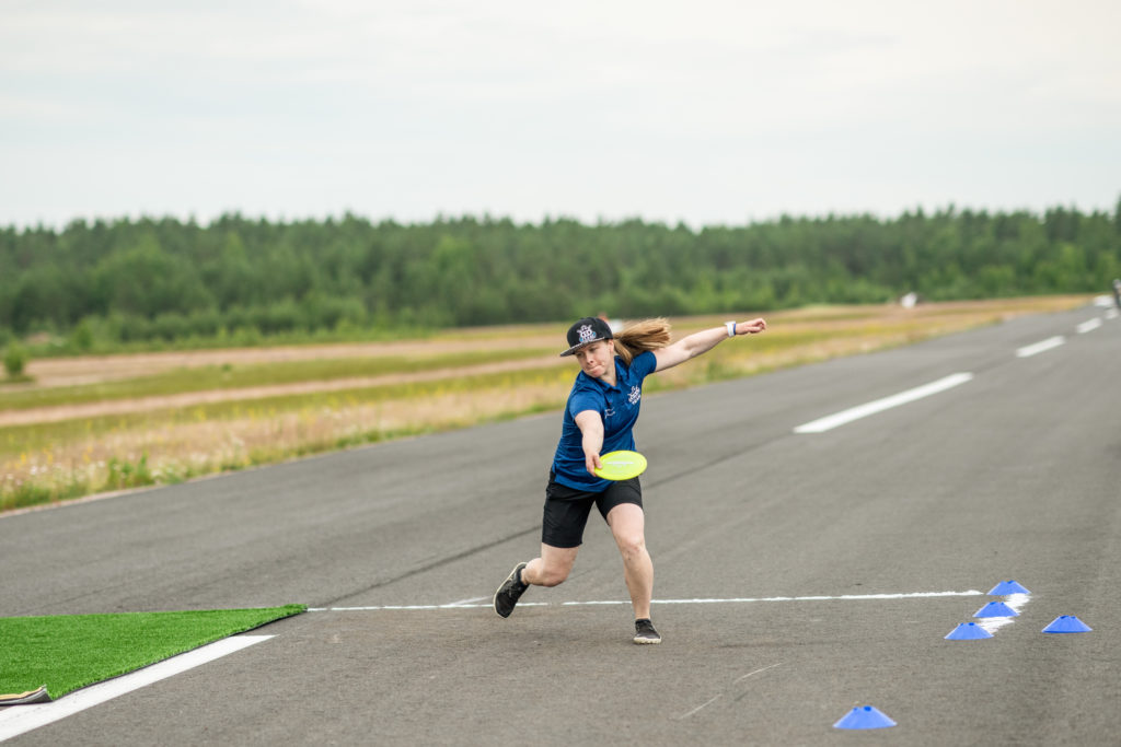 frisbeegolfin-sm-kilpailut-frisbeen-pituusheitto